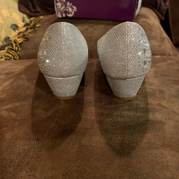 Excellent condition silver low wedge heels - Picture 7 of 11